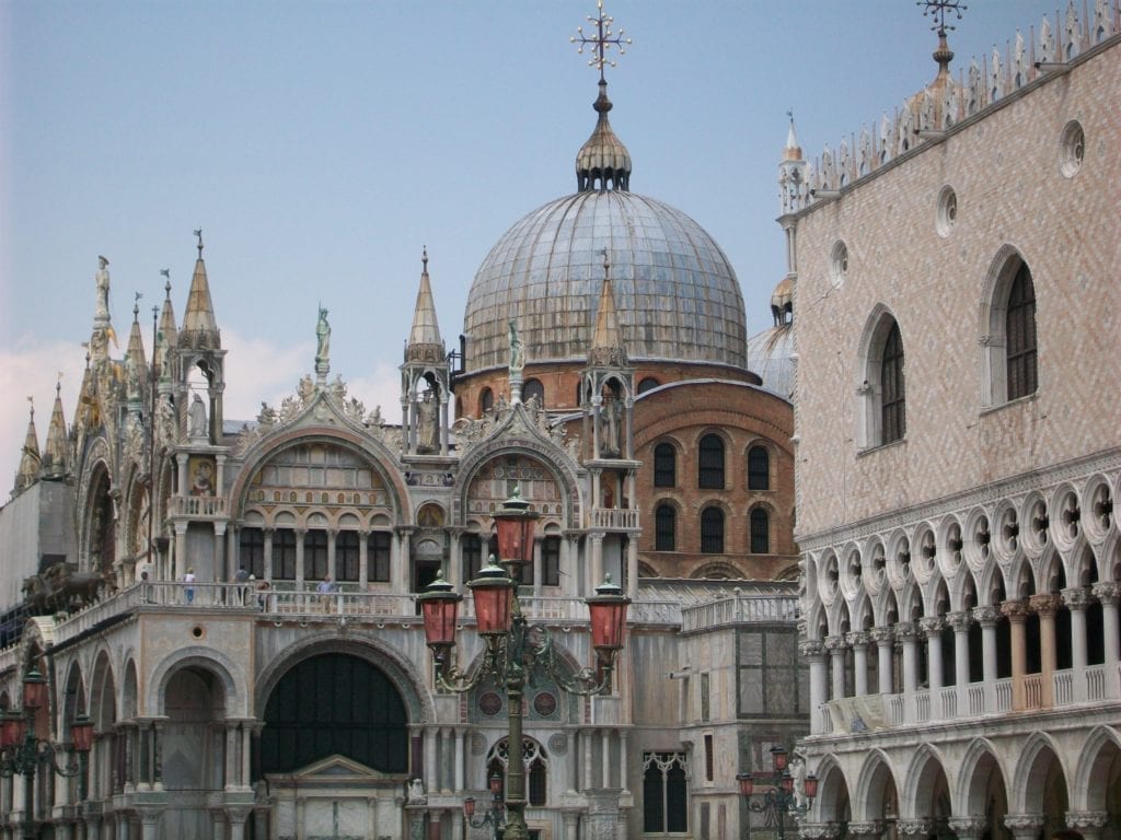 Venice with kids - explore the city's rich history on a themed tour