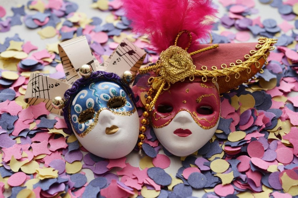 Venice with kids - make your own masks at a workshop (photo source pixabay )