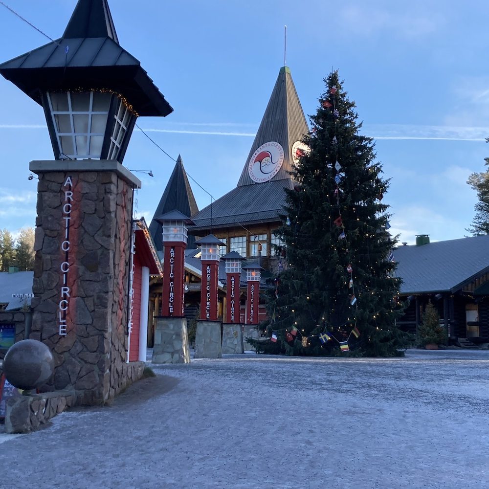 Finnish Lapland itinerary with kids - arctic circle